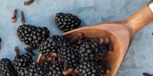 spoonful of blackberries and cloves